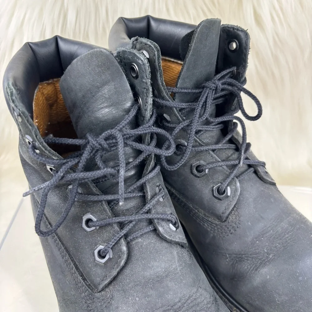 Timberland Black Boots with Padded Collar and Sturdy Sole Size 4 kids
